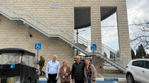 חלוקת משלוחי מנות ללוחמים במוצב דובב (3).jpg