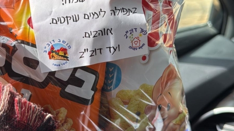חלוקת משלוחי מנות ללוחמים במוצב דובב (1).jpg